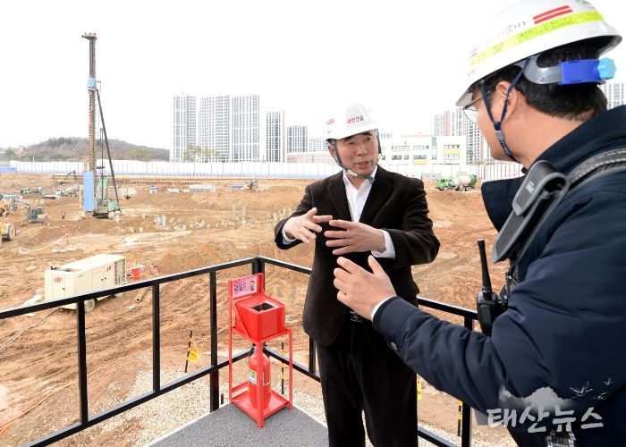 오산시의회 성길용 의장, 세교2지구 주택건설현장 방문·점검