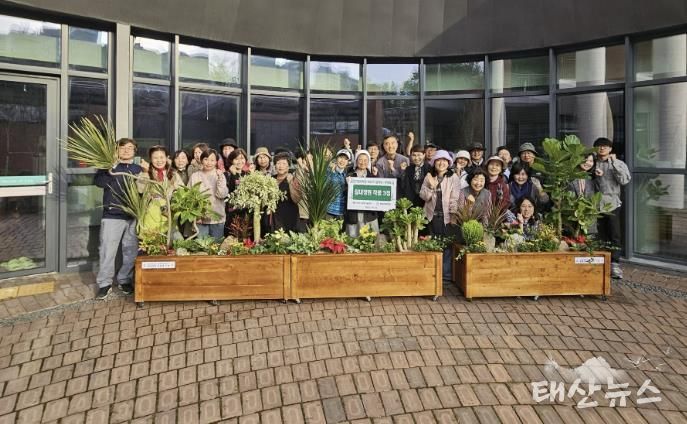 용인특례시, 용인그린대학원 원예과 학생 실습작품 생명의 집에 전달