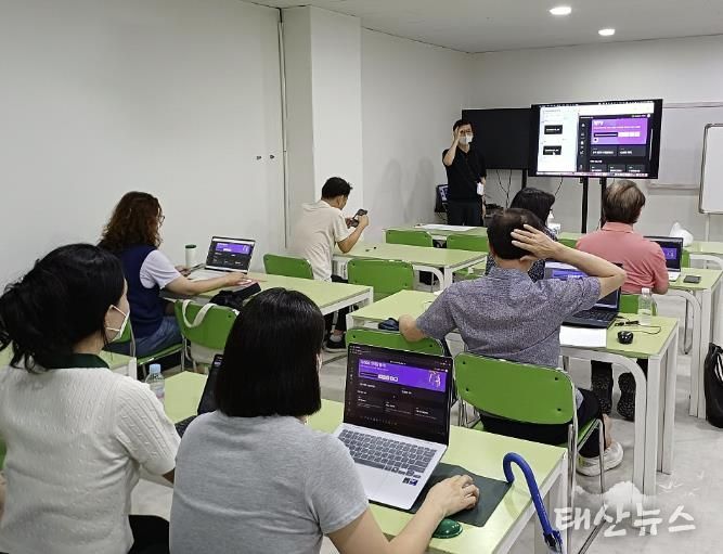 퇴근학습길 ‘AI 활용 공익영상 제작’ 수업 사진