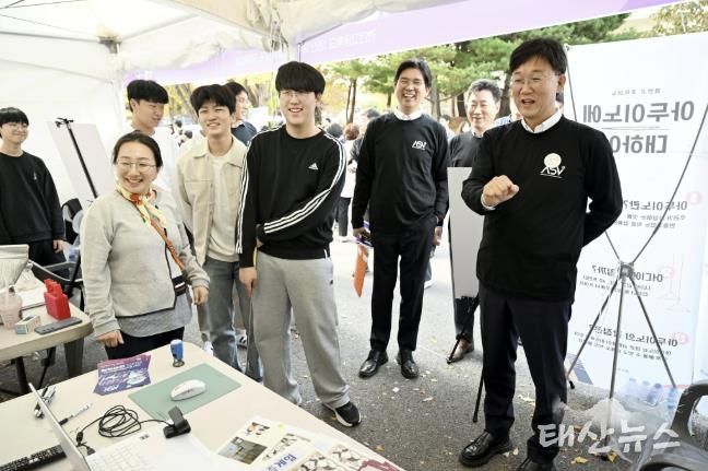 사교육 부담 완화책 '강남인강' 도입… 1만 원에 年 1,500개 강좌 수강