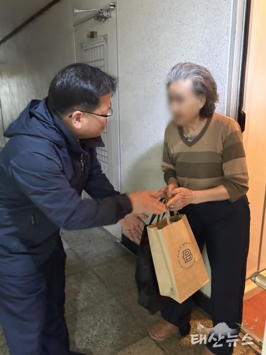 수원시 영통구 영통1동, 지역사회보장협의체 고독사 고위험가구에‘건강 간식’전달 및 안부확인 추진