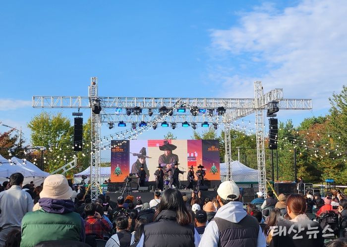 코스튬으로 한미 참가자가 하나된 ‘한미 연말 축제’