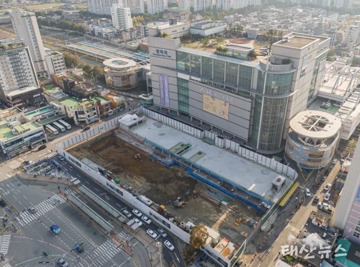 공사 진행 중인 평택역 앞 모습
