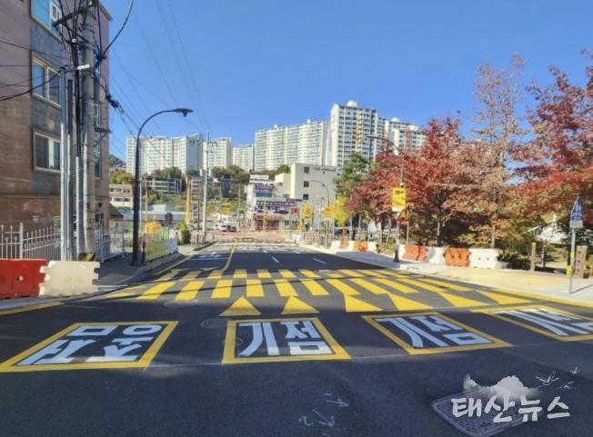 용인특례시 마북동 교동마을 현대홈타운 정문 앞 우회전 전용차로 확장