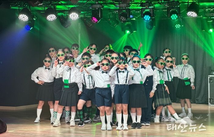 용인특례시는 지난 8일 용인상상의숲 공연놀이터에서 드림스타트 아동들이 뮤지컬 ‘2025 드림플라이' 공연을 했다고 밝혔다