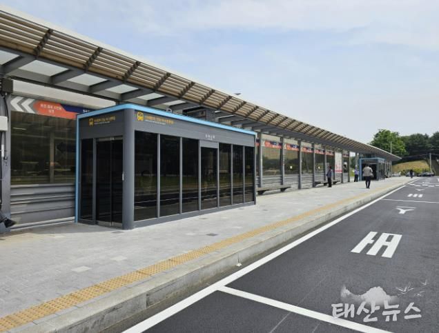 오이도역 버스정류소에 위치한 '스마트 셸터'