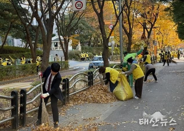 수원시 장안구 정자2동 가을맞이 낙엽 대청소 실시