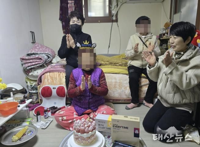 수원시 팔달구 지동, 홀몸어르신께 따뜻한 생신 축하와 선물 전달