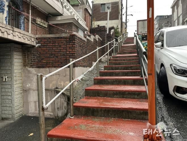 수원시 팔달구 지동, 비탈길 안전난간 정비로 주민 안전 강화