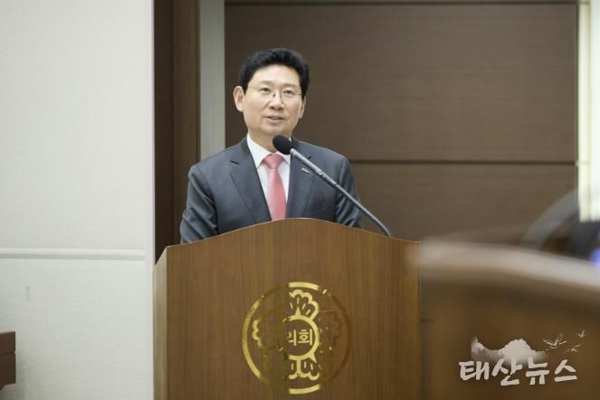 26일 용인특례시의회에서 이상일 시장이 시정질문에 답변하고 있다