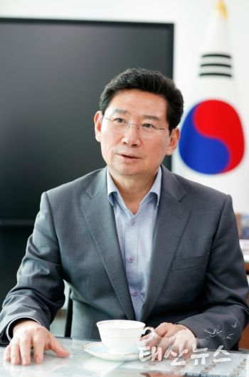 이상일 용인특례시장은 지난 8월 13일 구윤철 기획재정부 장관에게 서한문을 보내 '용인 첨단시스템반도체 클러스터 국가산업단지'에 토지를 수용당한 이주민을 위한 지원책 마련을 건의했다