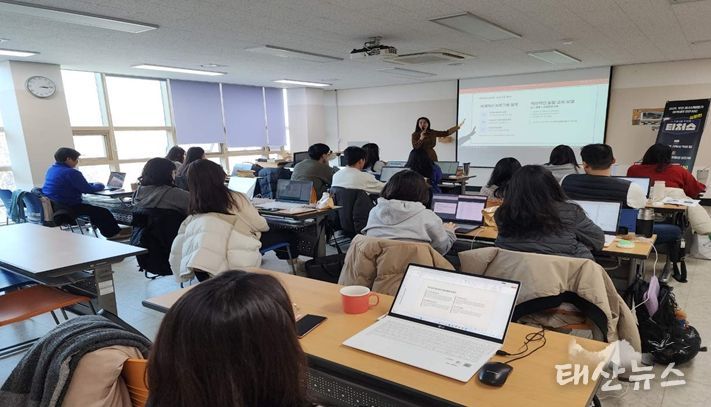 지역 청소년활동가들이 맞춤형 공모 제안서 작성 교육을 받고 있다.