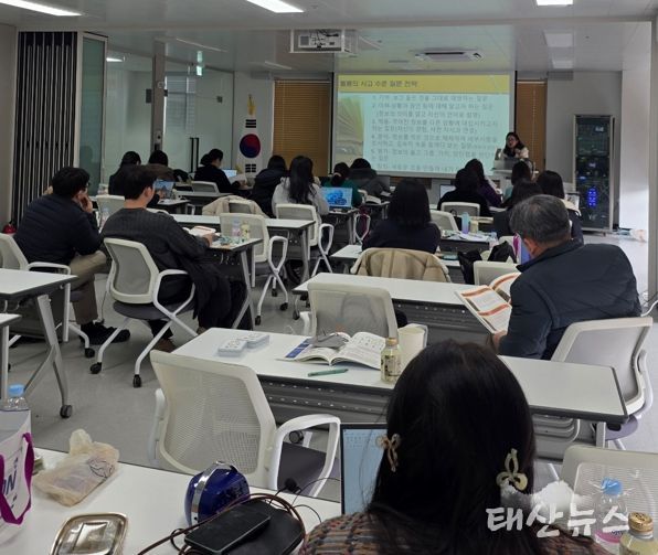 안산교육지원청, '2025 하이러닝 기반 질문·토론·성장이 있는 AI 교실' 직무연수 운영