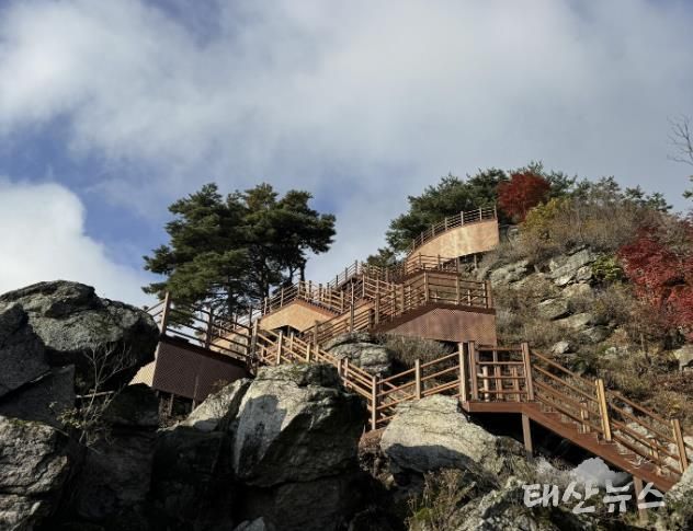 포천시, 왕방산(관모봉) 나무 계단 설치 완료