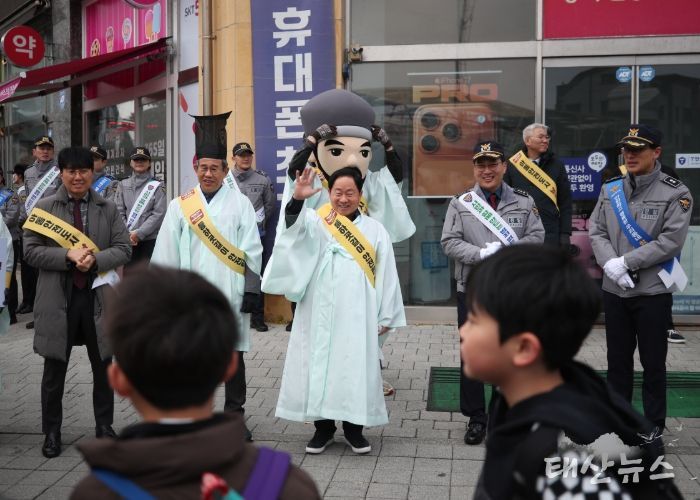 남양주시 다산2동에서 펼쳐진 민·관·경·학 아동 안전 캠페인 …정약용·포돌이 총출동