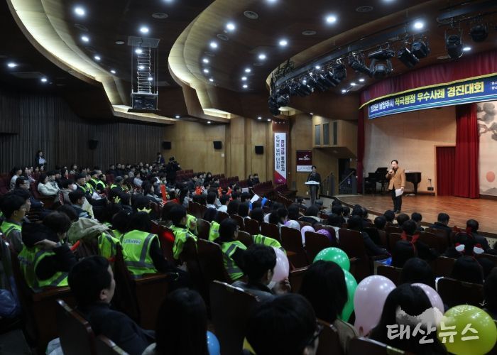 인사말을 하는 주광덕 시장