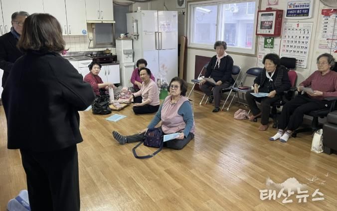 수원시 팔달구 매교동, 경로당 어르신 대상 '새빛 생활비 패키지' 사업 홍보