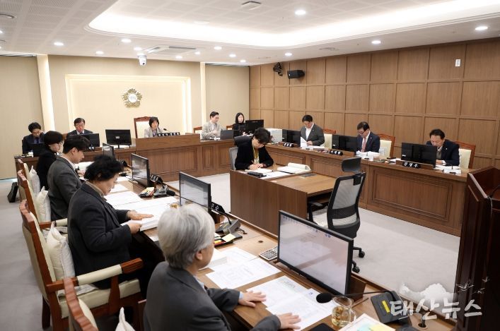 수원특례시의회 기획경제위원회 조례안 심사