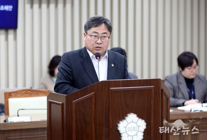 수원특례시의회 박현수 의원이 제399회 임시회 환경안전위원회에서 발언하고 있다